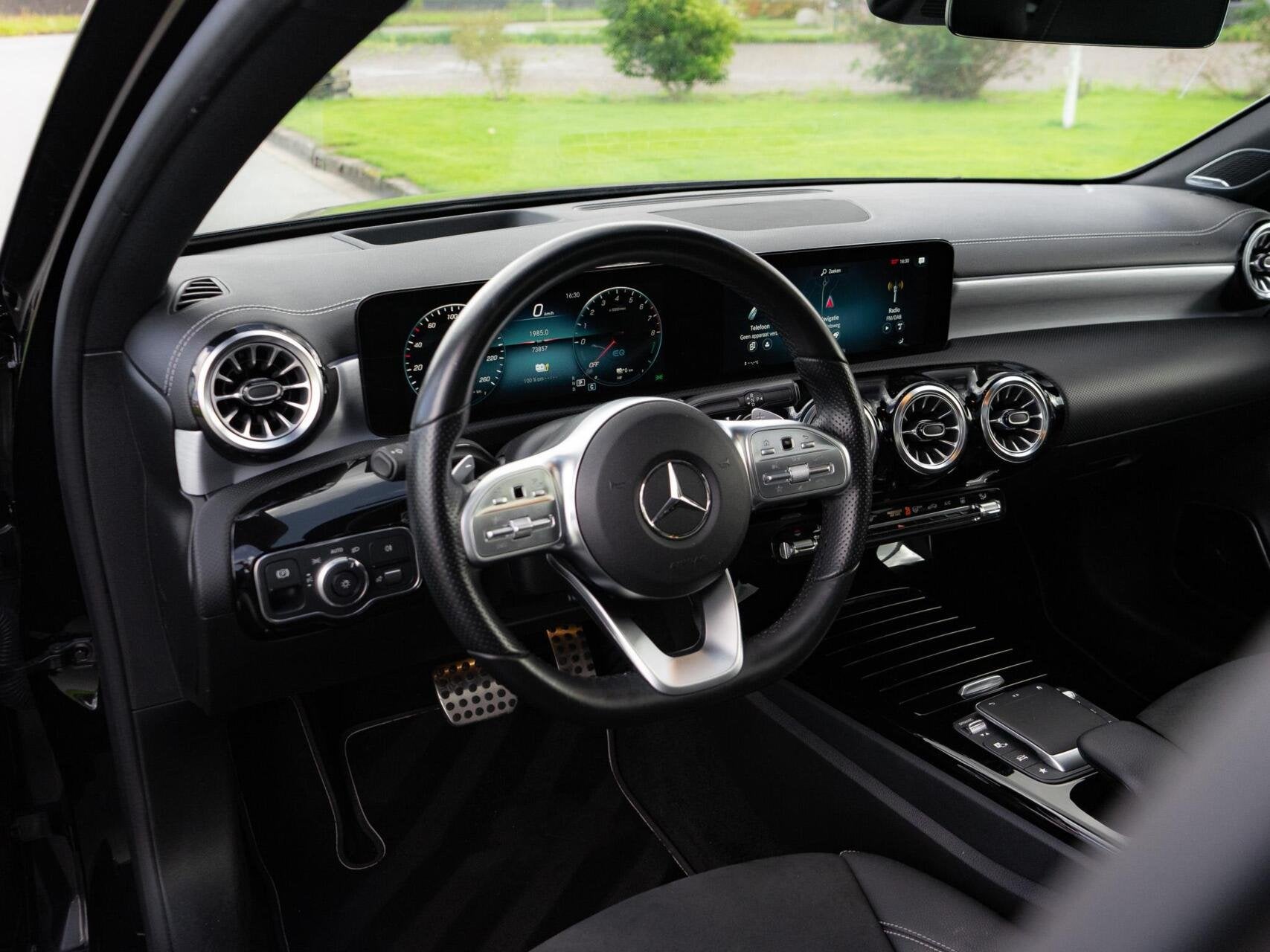 Mercedes A-klasse 250 e AMG|Panoramadak|Burmester®|Camera 3, Gebruikt, Zwart, 4 cilinders, Automatische klimaatregeling