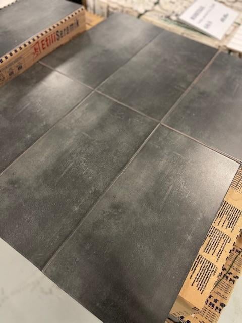 RESTPARTIJ! Vloertegel Molde Antracite 25x50 nu voor €19,95, Keramiek, Overige typen, Nieuw, Ophalen of Verzenden