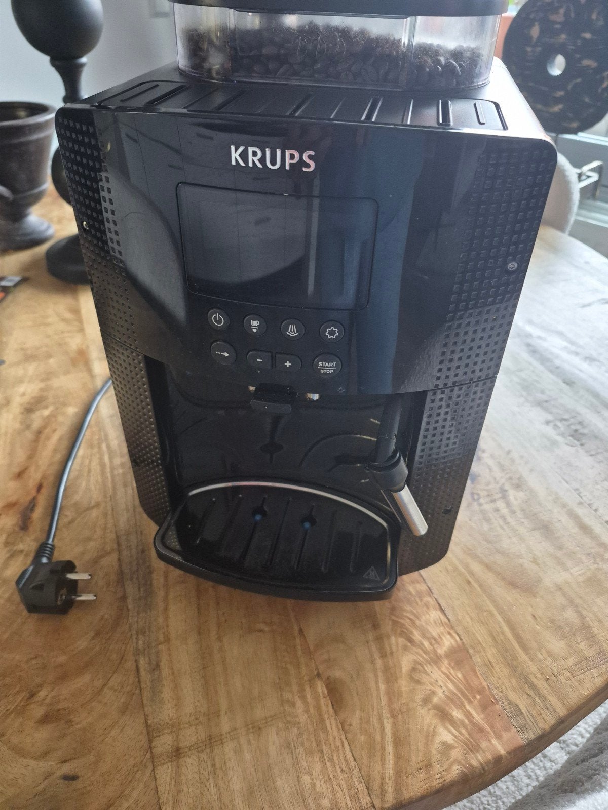 Krups volautomatische espressomachine - Zo goed als nieuw, Espresso apparaat, Zo goed als nieuw, 2 tot 4 kopjes, Afneembaar waterreservoir