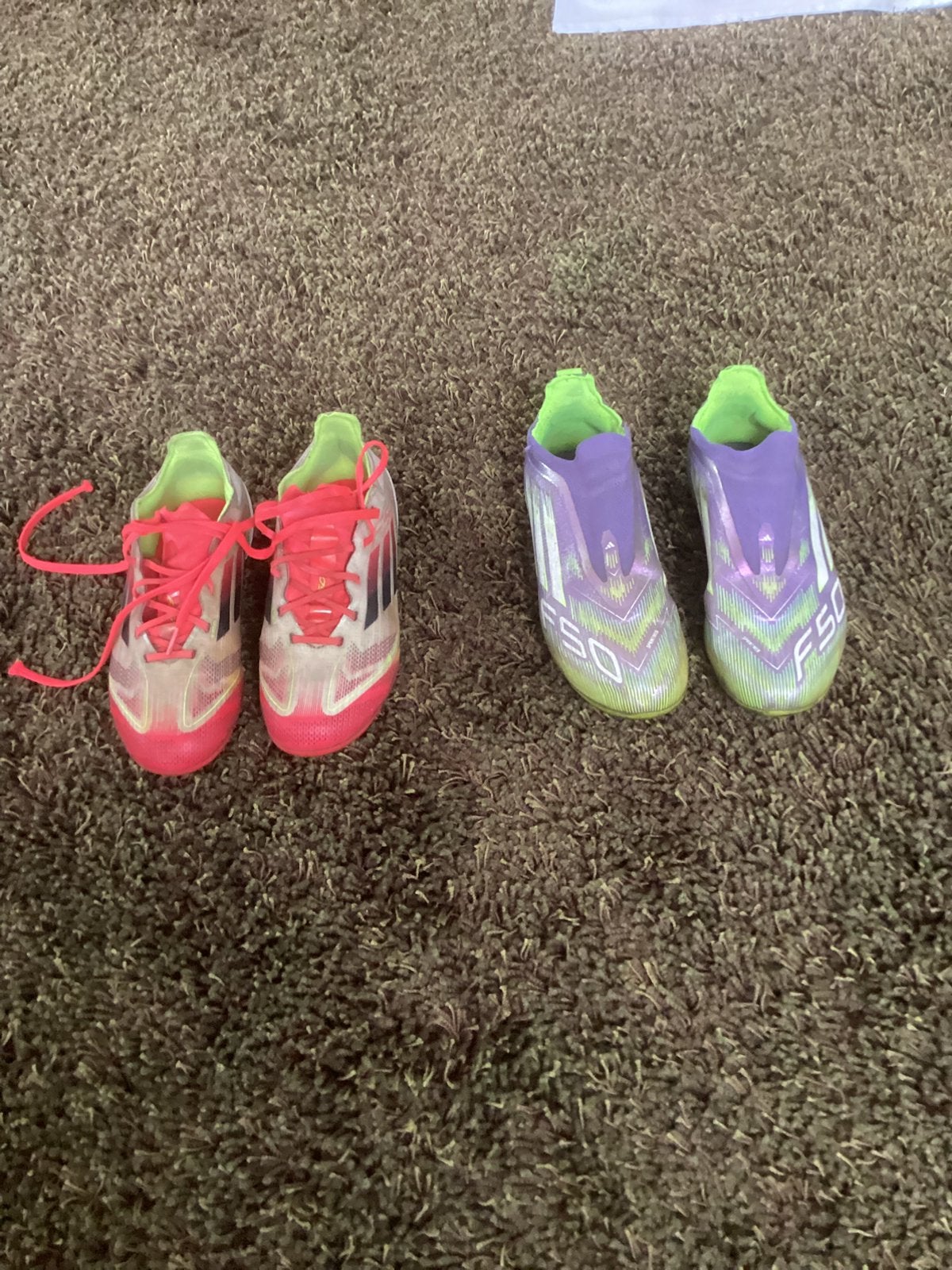 Voetbalschoenen rood maat 32 en geel maat 33 van adidas, Maat XS of kleiner, Ophalen of Verzenden, Gebruikt, Schoenen