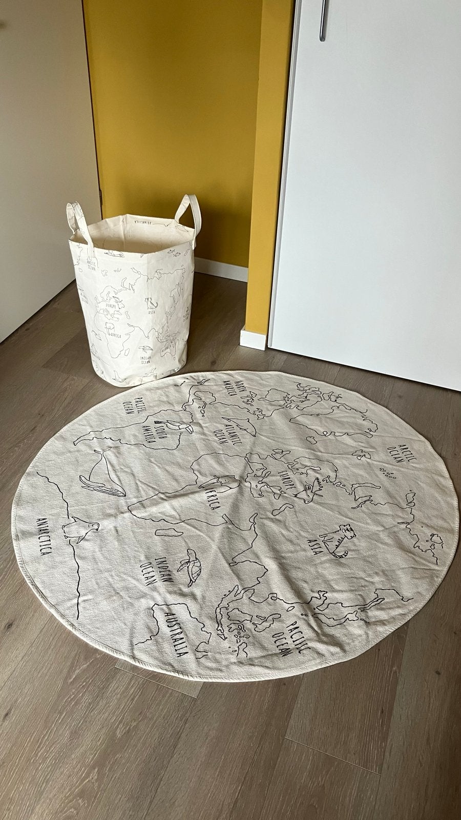 H&M Home Vloerkleed en Knuffelzak Wereldkaart, Huis en Inrichting, Beige, Rond, Ophalen of Verzenden, Zo goed als nieuw