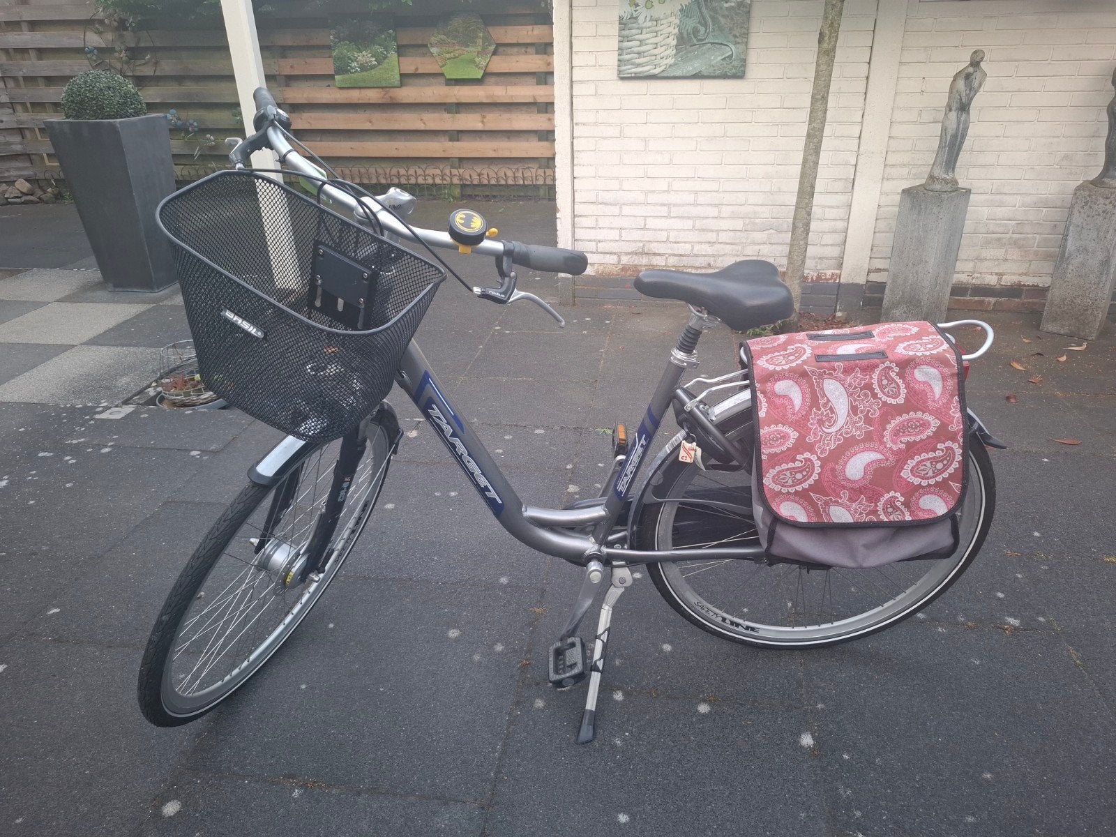 Target damesfiets met mand en fietstassen, Fietsen en Brommers, Fietsen | Dames | Damesfietsen, Gebruikt, Velgrem, Versnellingen