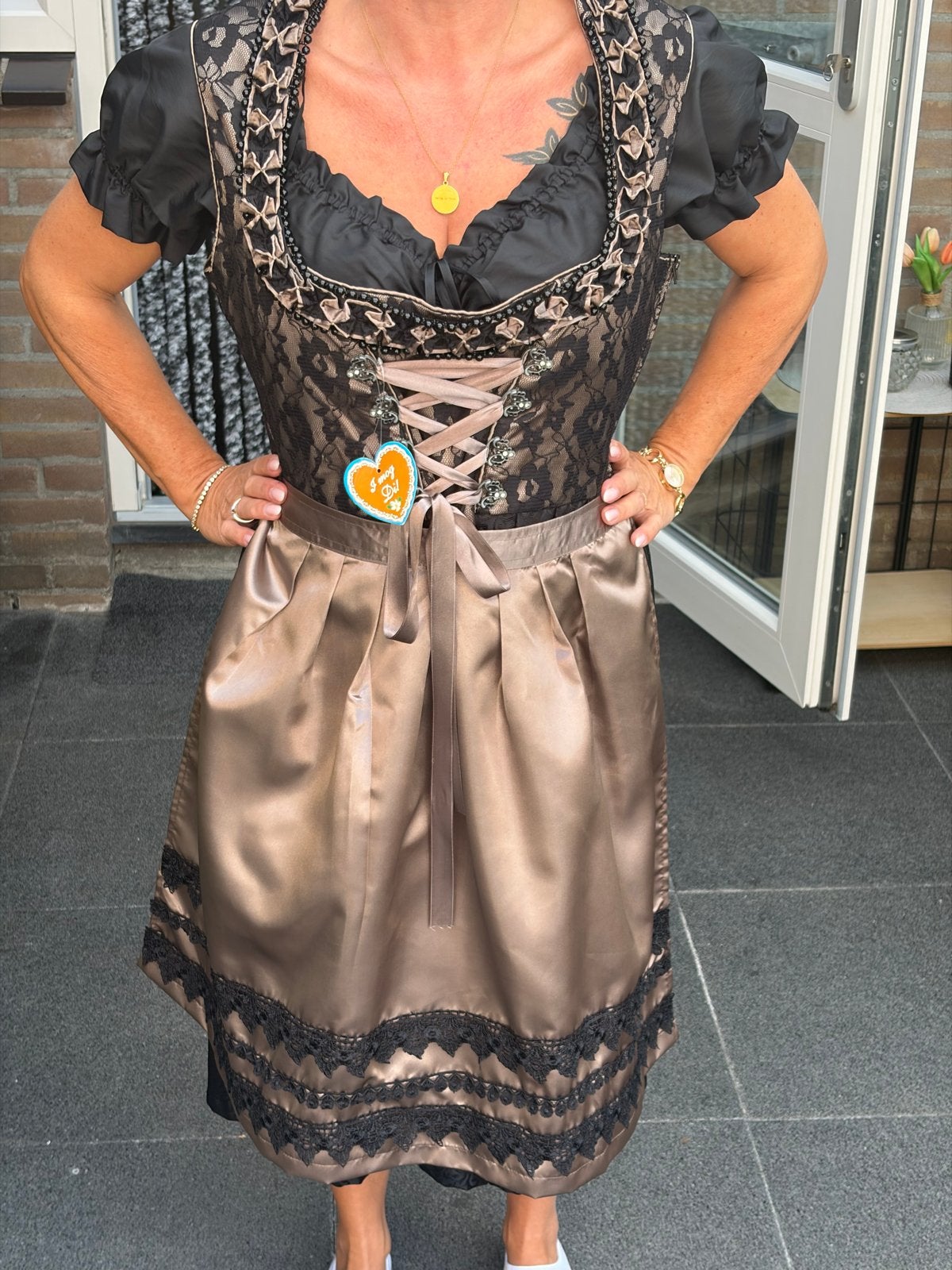 Nieuwe Dirndl, maat 44, zwart/taupe, Haus Huberts, Ophalen of Verzenden, Nieuw, Maat 42/44 (L), Zwart