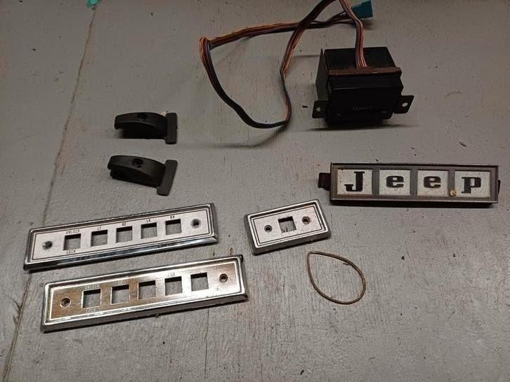 Jeep wagoneer cherokee chief j10 klokje, grille embleem etc, Ophalen of Verzenden, Jeep