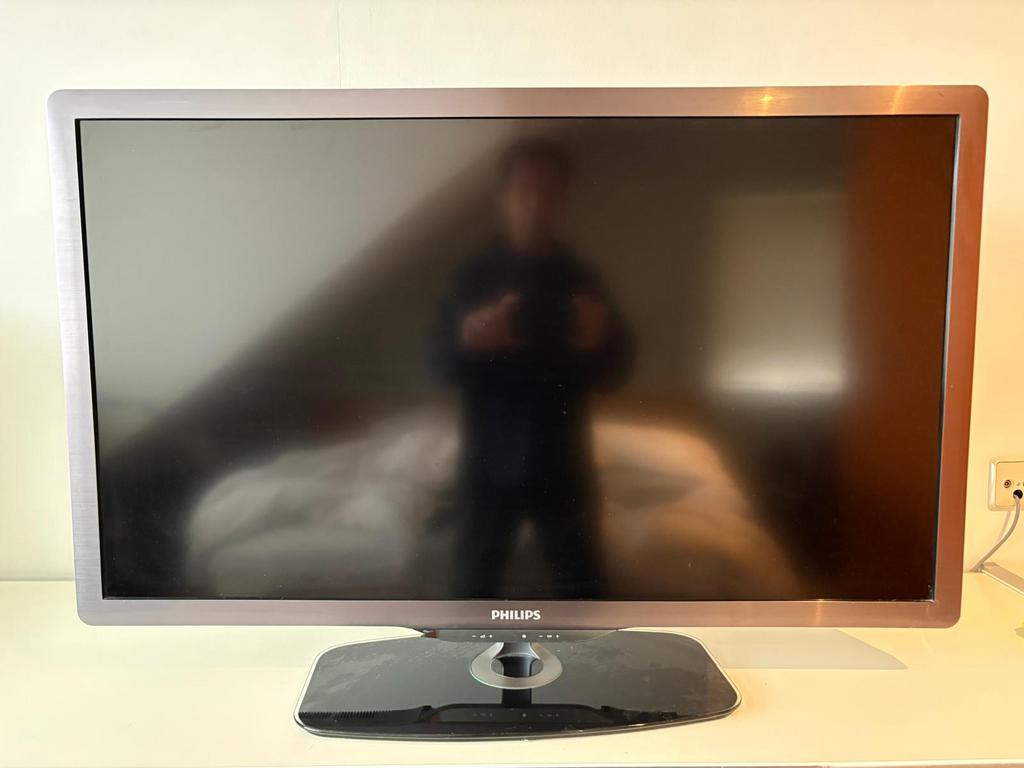 Philips televisie met afstandsbediening, Ophalen, Zo goed als nieuw