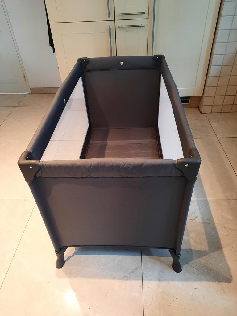 Chicco Compact en stevig campingbedje - Ideaal voor reizen, Kinderen en Baby's, Ophalen of Verzenden, Zo goed als nieuw, Rechthoekig