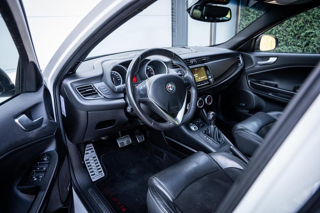 Alfa Romeo Giulietta 1.7 TBi 241pk Quadrifoglio Verde Pano|B, Auto's, Gebruikt, 4 cilinders, Wit, 14 km/l