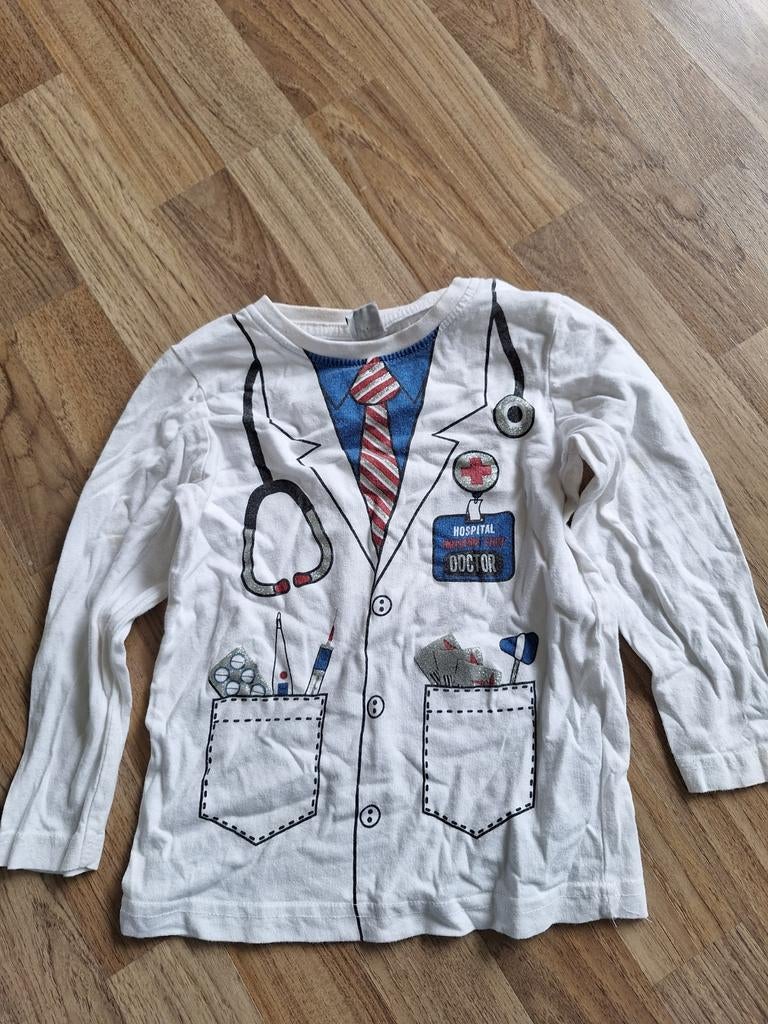 Koko noko doktersshirt maat 104, Kinderen en Baby's, Carnavalskleding en Verkleedspullen, Ophalen of Verzenden, Gebruikt, 104 of kleiner