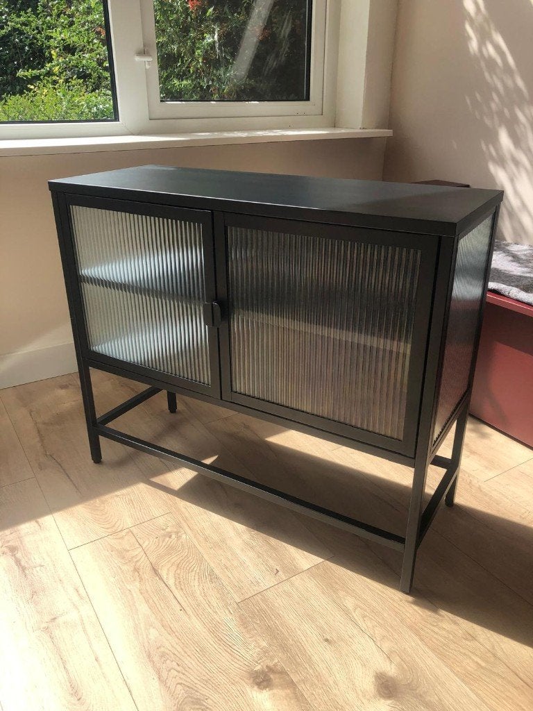Zwart metalen design tv dressoir kast met ribbel glas, Ophalen, 50 tot 100 cm, Glas, Industrieel
