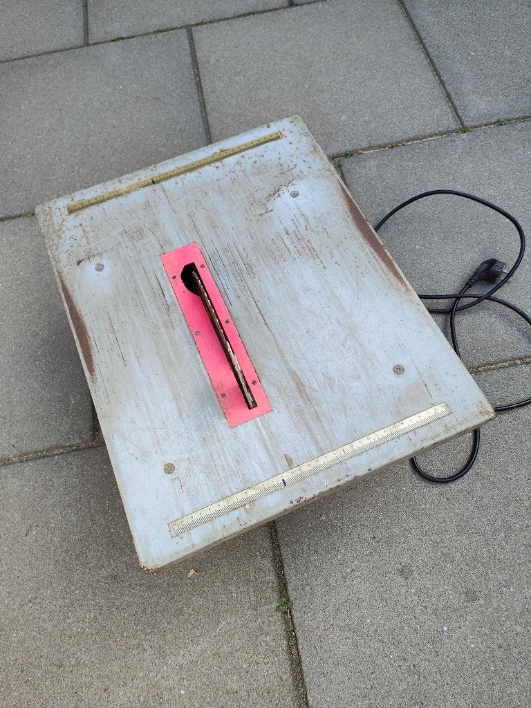 Zaagtafel met cirkelzaag en afzuiging, Ophalen, Gebruikt, Cirkelzaag, Onbekend