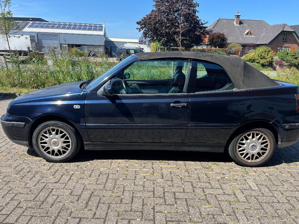 Volkswagen Golf 1.8 Cabriolet 55KW 2000 Blauw, Auto's, Volkswagen, 74 pk, 4 cilinders, Cabriolet, 49 €/maand