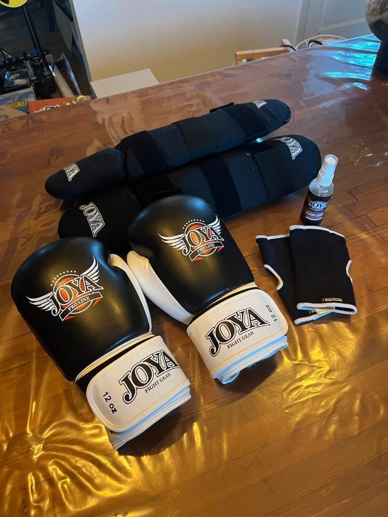 kickbox broek XS en Joys kickboxing set voor kinderen, Ophalen of Verzenden, Zo goed als nieuw, Boksbinnenhandschoenen