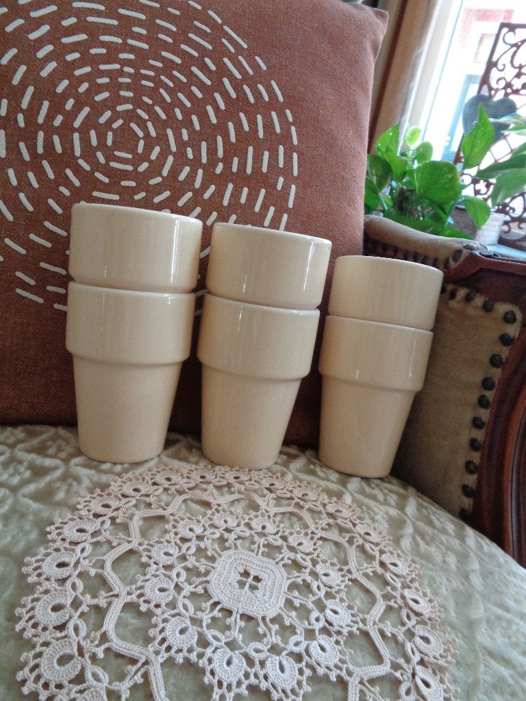 6 Nieuwe Pastel Gele Stapel Bekers ** Mimosa **, Overige typen, Nieuw, Ophalen of Verzenden, Overige stijlen