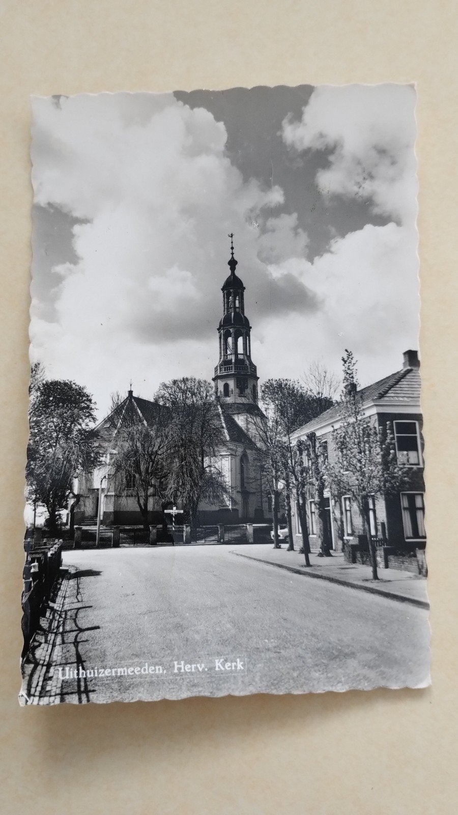 Oude Ansichtkaart Uithuizermeeden Herv. Kerk Gelopen, Verzamelen, Ophalen of Verzenden, 1940 tot 1960, Gelopen, Groningen