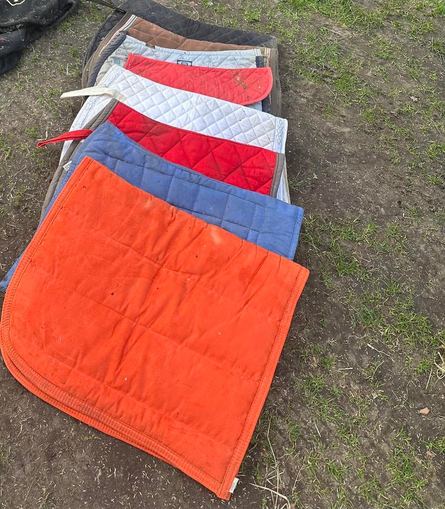 Paardendekjes voor onder het zadel, Ophalen, Zo goed als nieuw