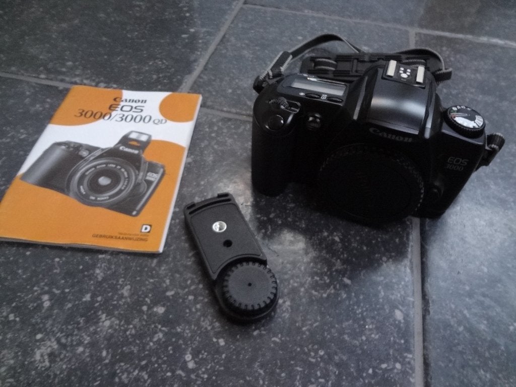 CANON EOS 3000 analoog fotocamera, camera, geen lens, Audio, Tv en Foto, Ophalen of Verzenden, Zo goed als nieuw, Spiegelreflex