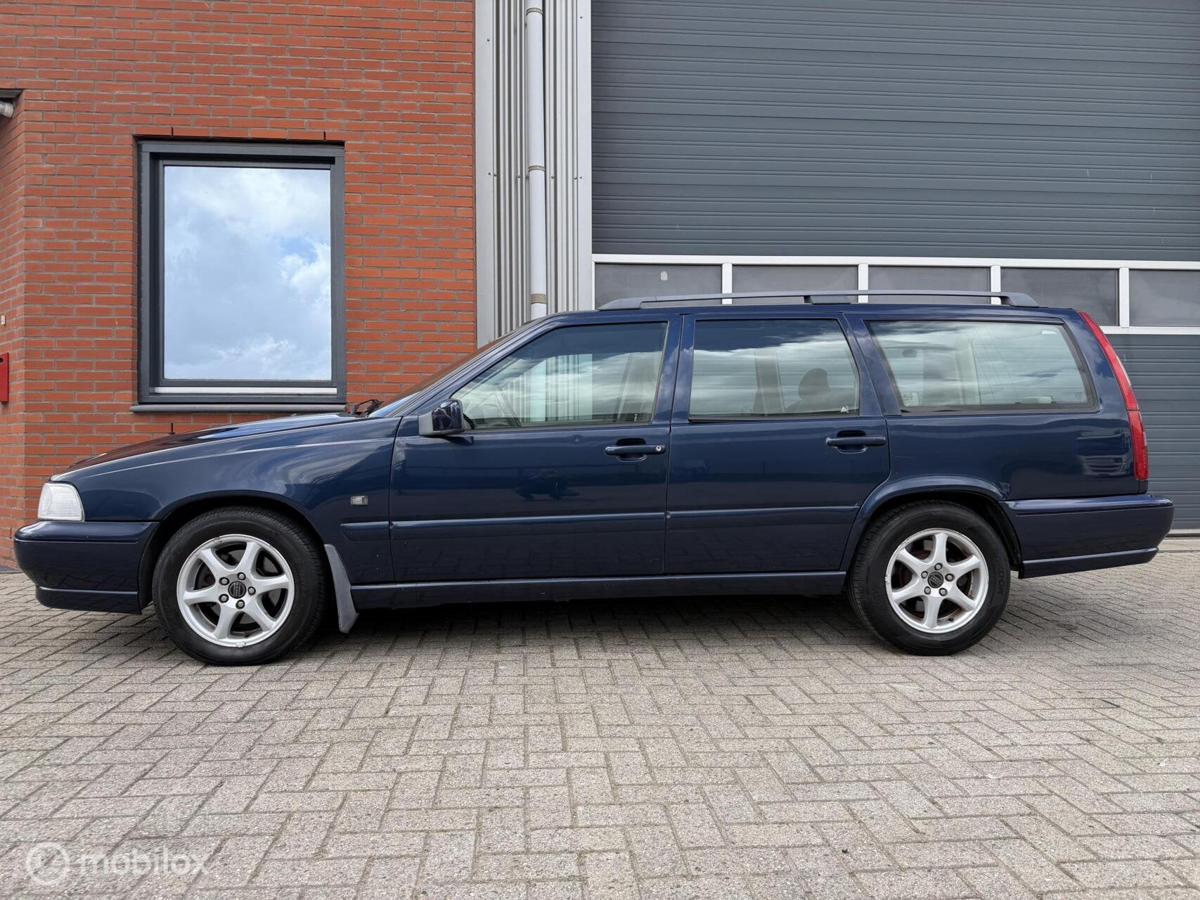Volvo V70 2.4 170pk Automaat Europa - geïnt. kinderzitjes -, Gebruikt, Beige, Blauw, 2435 cc