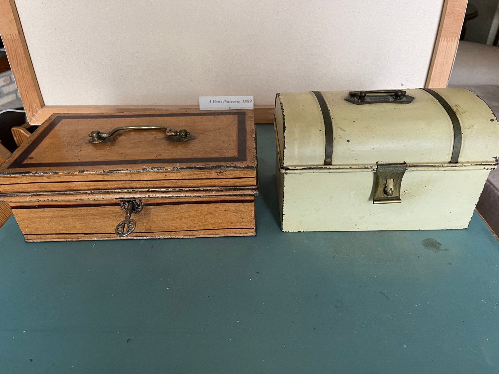 Twee Vintage Blikken Kistjes Slot en Sleutel, Antiek en Kunst, Ophalen