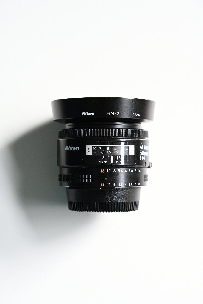 Nikon AF Nikkor 50mm f/1.4D lens met zonnekap, Audio, Tv en Foto, Gebruikt, Nikon, Ophalen of Verzenden, 50 mm