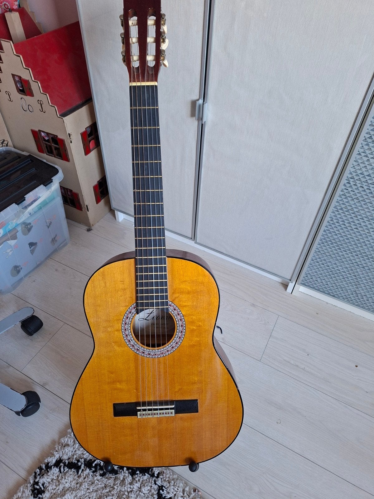 leonardo gitaar, Ophalen, Zo goed als nieuw, Klassieke of Spaanse gitaar