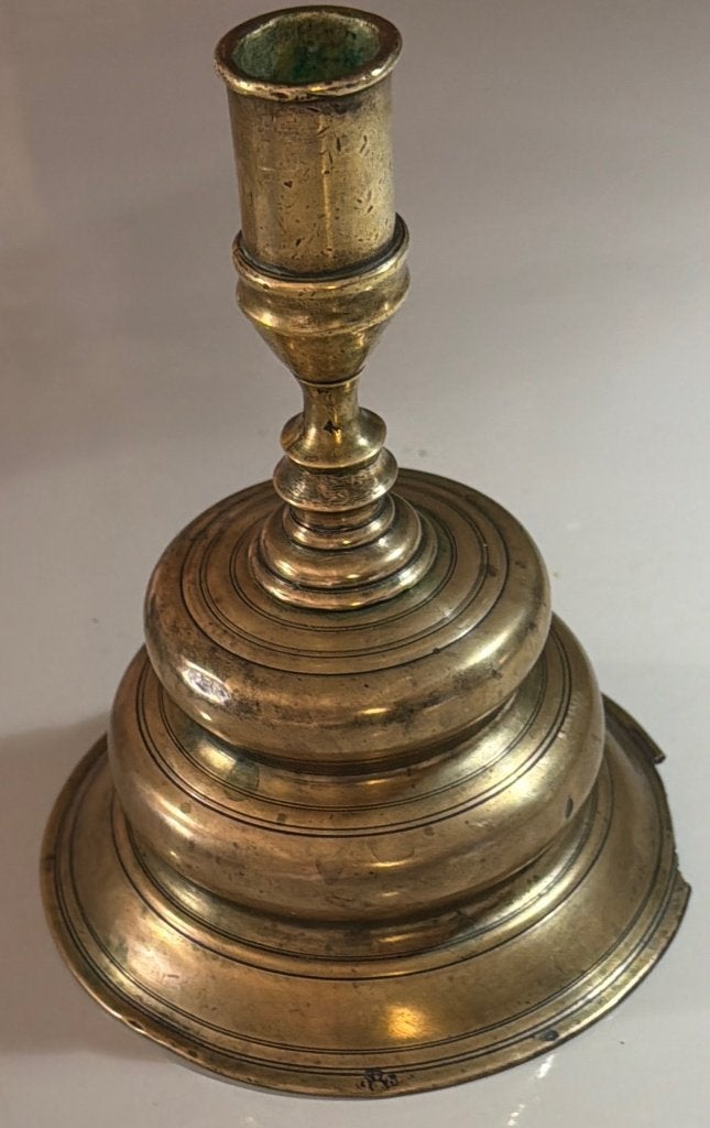 Zuid-Duitse renaissance klokvoetkandelaar 16e eeuw, Antiek en Kunst, Ophalen of Verzenden, Koper of Brons