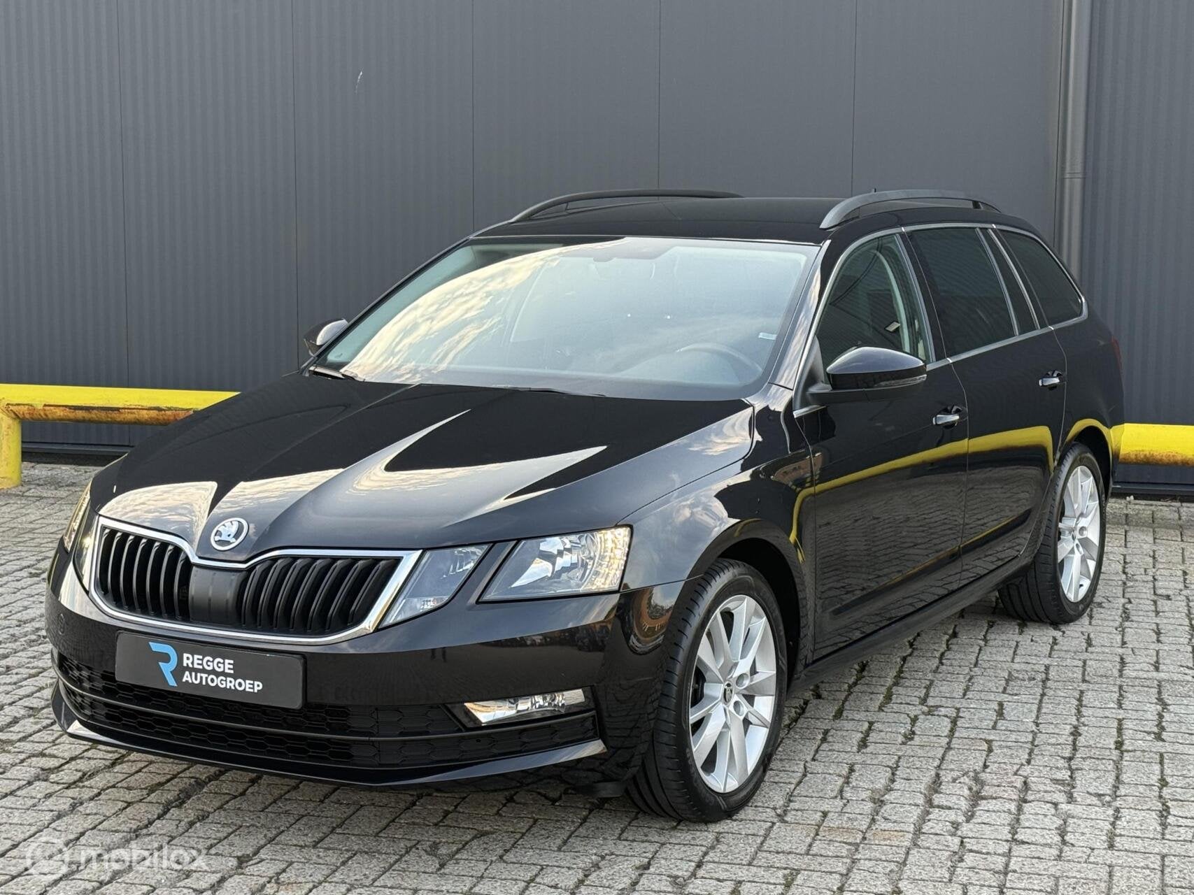 Skoda Octavia Combi 1.5 TSI Greentech Sport AUTOMAAT, Auto's, Gebruikt, Euro 6, 150 pk, Zwart