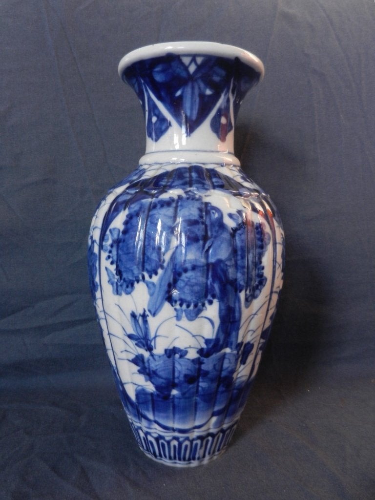 Slanke blauwwitte vaas bomen & bloemen Japan ca 1900 h 29,1, Ophalen of Verzenden
