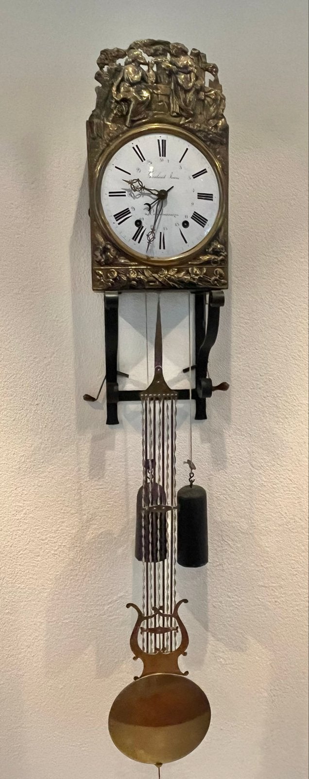 Antieke Franse bronzen wandklok met harp-slinger, Ophalen