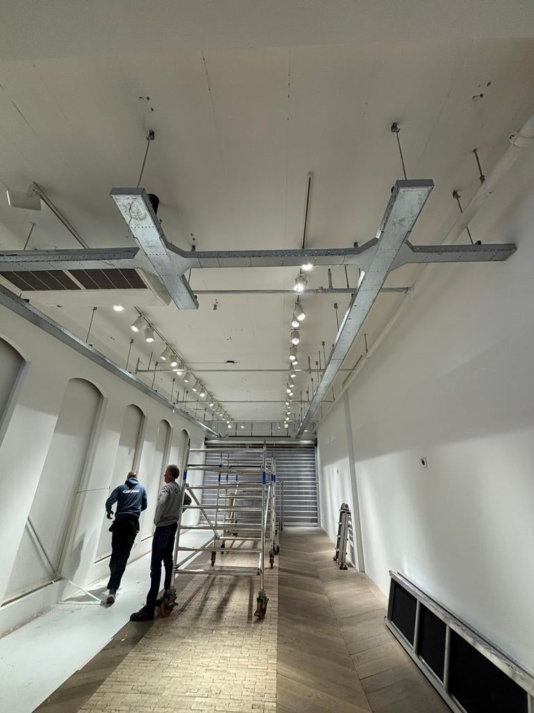 Lichtrail met spots - Moderne plafondverlichting, Huis en Inrichting, Lampen | Spots, Ophalen, Gebruikt, Metaal of Aluminium, Led