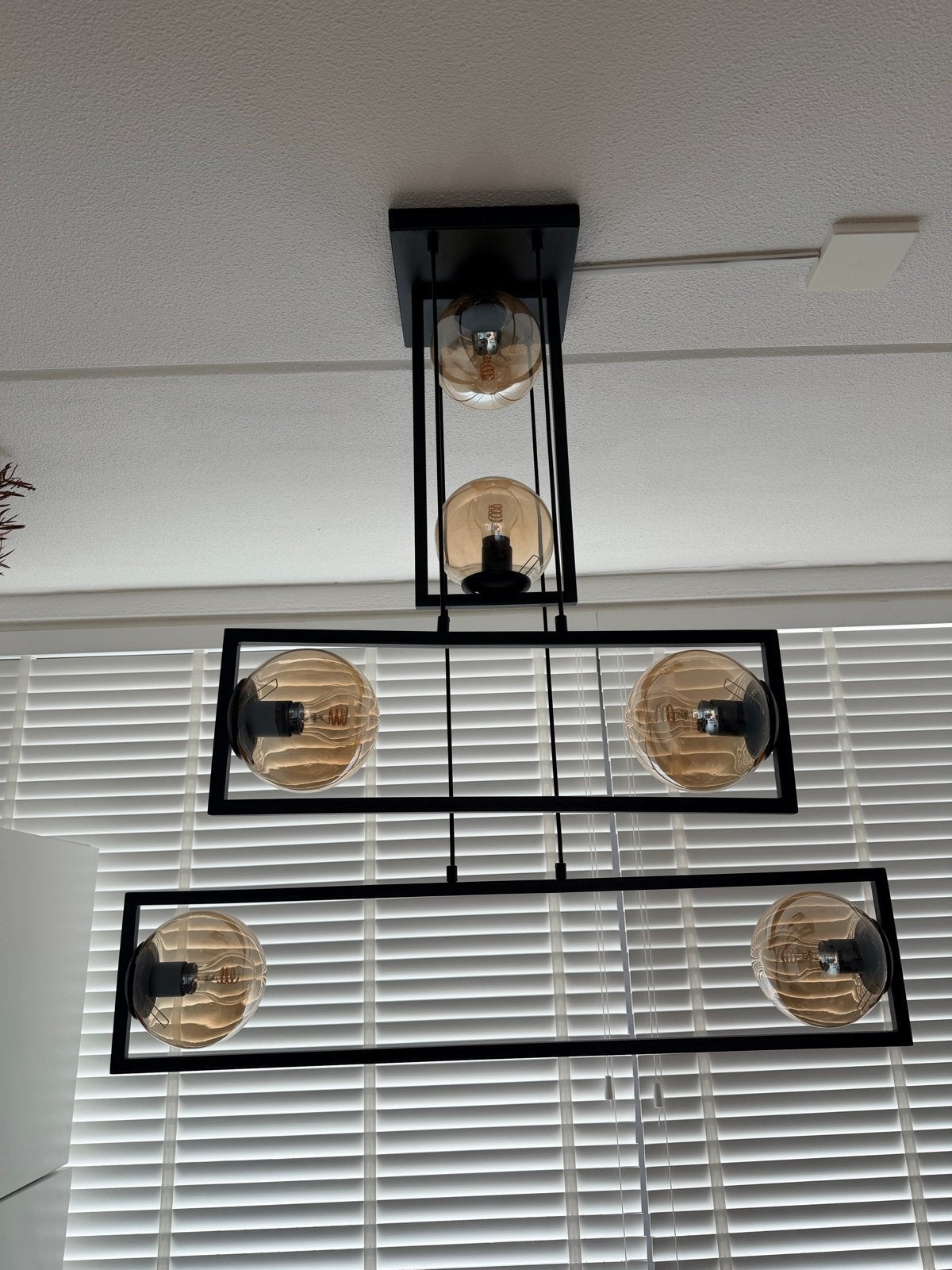 Moderne Zwarte Hanglampen (3stuks) met Amberkleurige Bollen, Ophalen, Zo goed als nieuw, Metaal, E27 (groot)
