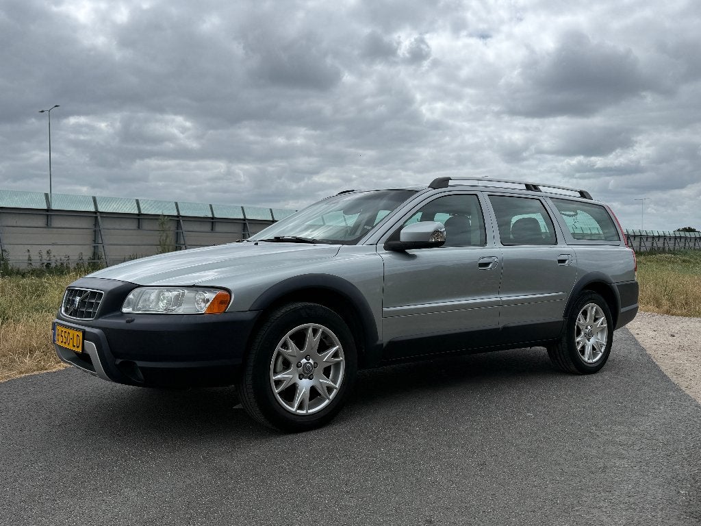 Volvo XC70 2.5 T AWD Geartronic 2007 Grijs, Auto's, Automaat, 1800 kg, Zwart, XC70