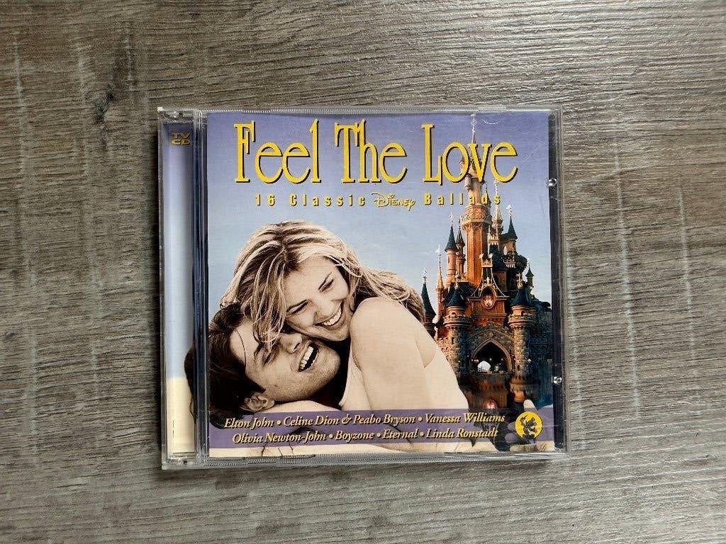 cd Feel the love - 17 Walt Disney Love Classics, Ophalen of Verzenden, Zo goed als nieuw, Pop