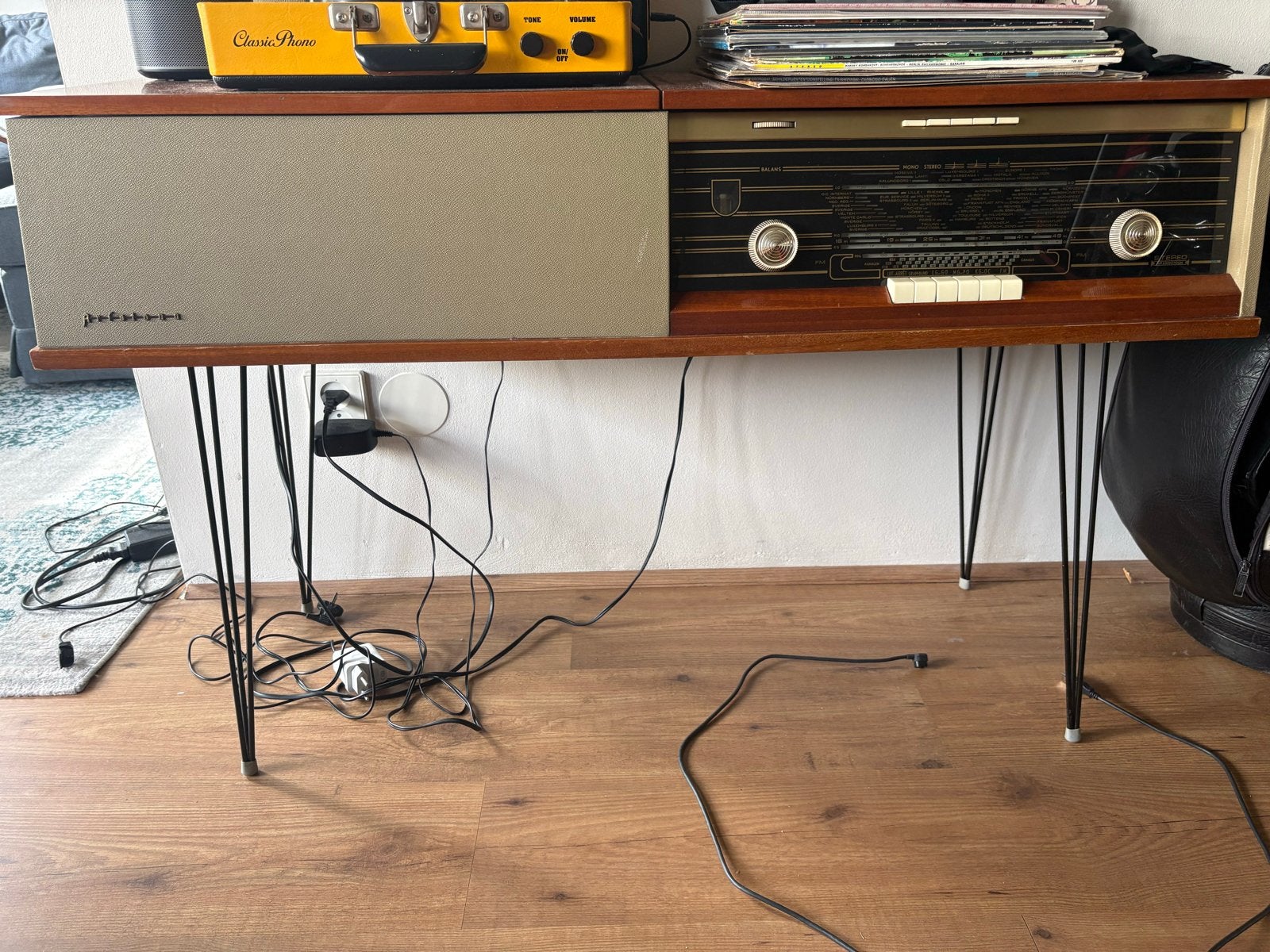 Vintage Radio Meubel met Defecte Platenspeler, Ophalen of Verzenden, Niet werkend, Platenspeler