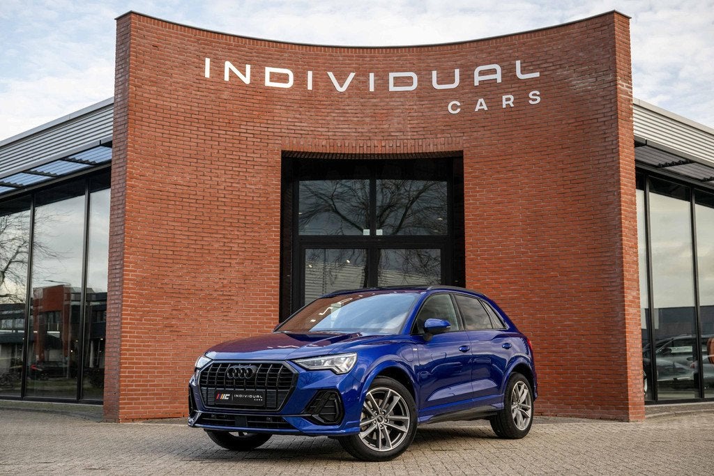 Audi Q3 45 TFSI e S-line INDIVIDUAL Audi Exclusive Lak, Gebruikt, Blauw, Leder en Stof, Hybride Elektrisch/Benzine