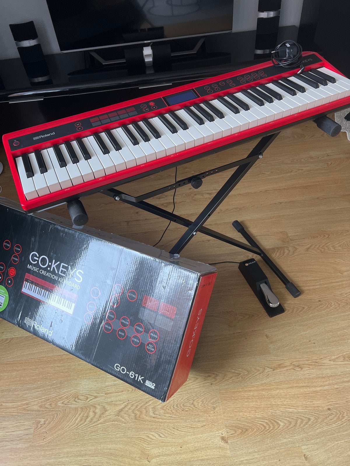 Roland GO:KEYS GO-61K Synthesizer met standaard en pedaal, Muziek en Instrumenten, Keyboards, Ophalen, 61 toetsen, Roland, Zo goed als nieuw