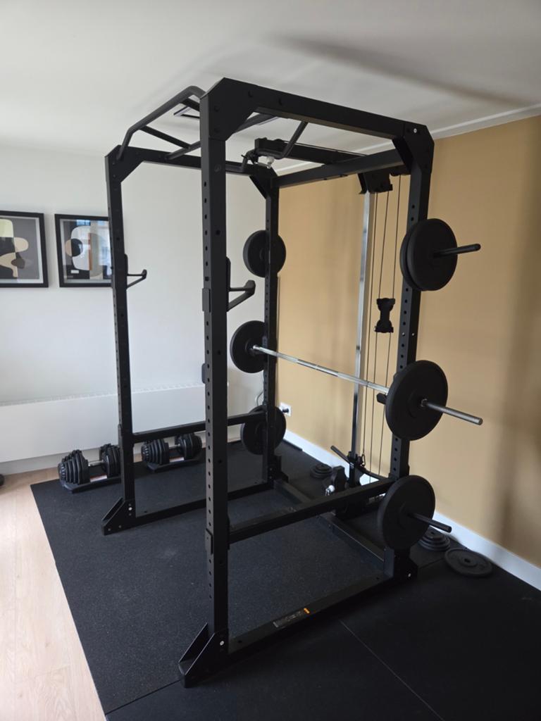 Corength Power Rack 900 incl gewichten, barbell, accessoires, Ophalen, Benen, Krachtstation, Zo goed als nieuw