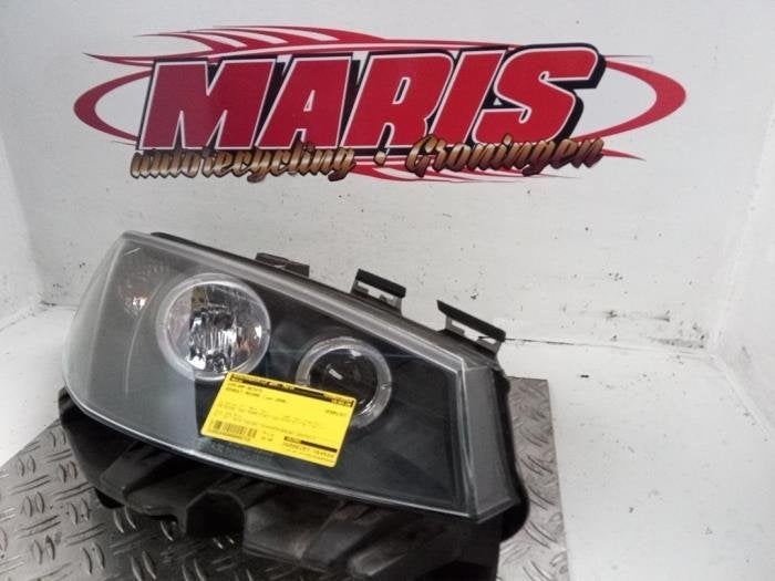 Koplamp rechts van een Renault Megane, Auto-onderdelen, Verlichting, Gebruikt, -, Renault, -