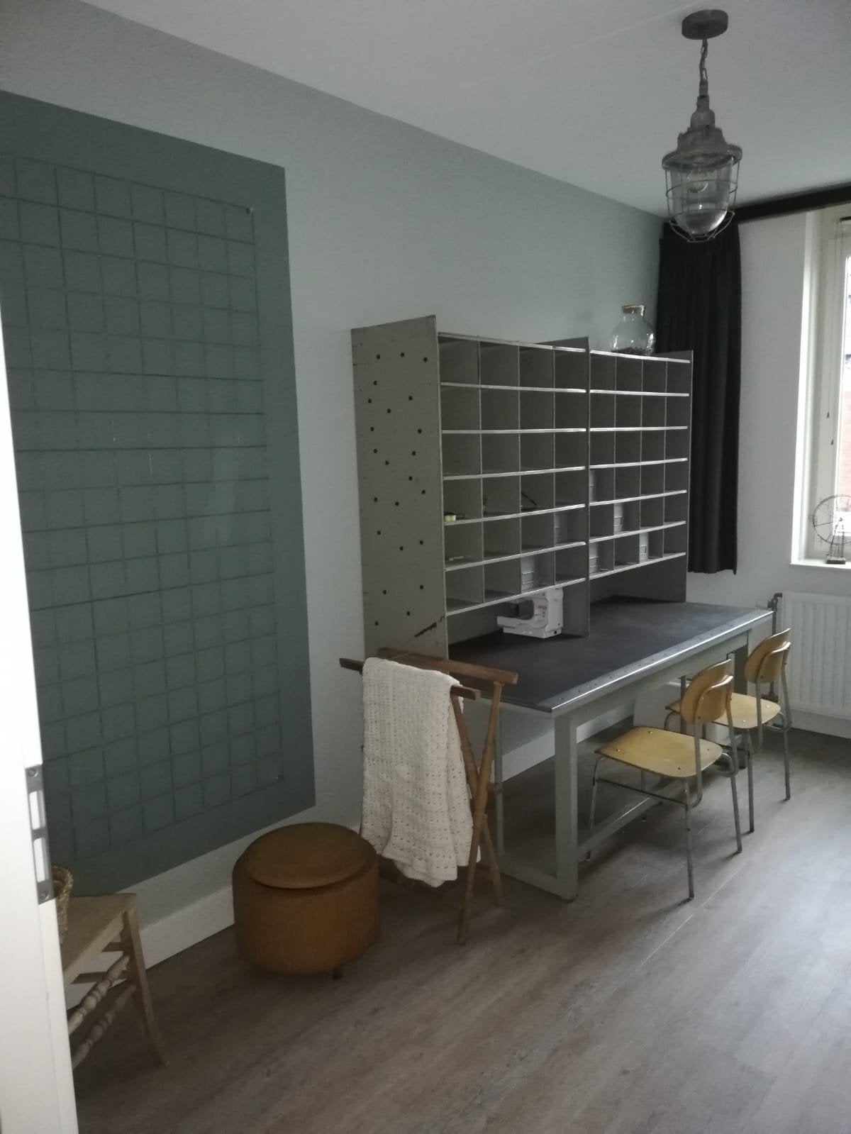 Antieke postsorteerkast, Ophalen