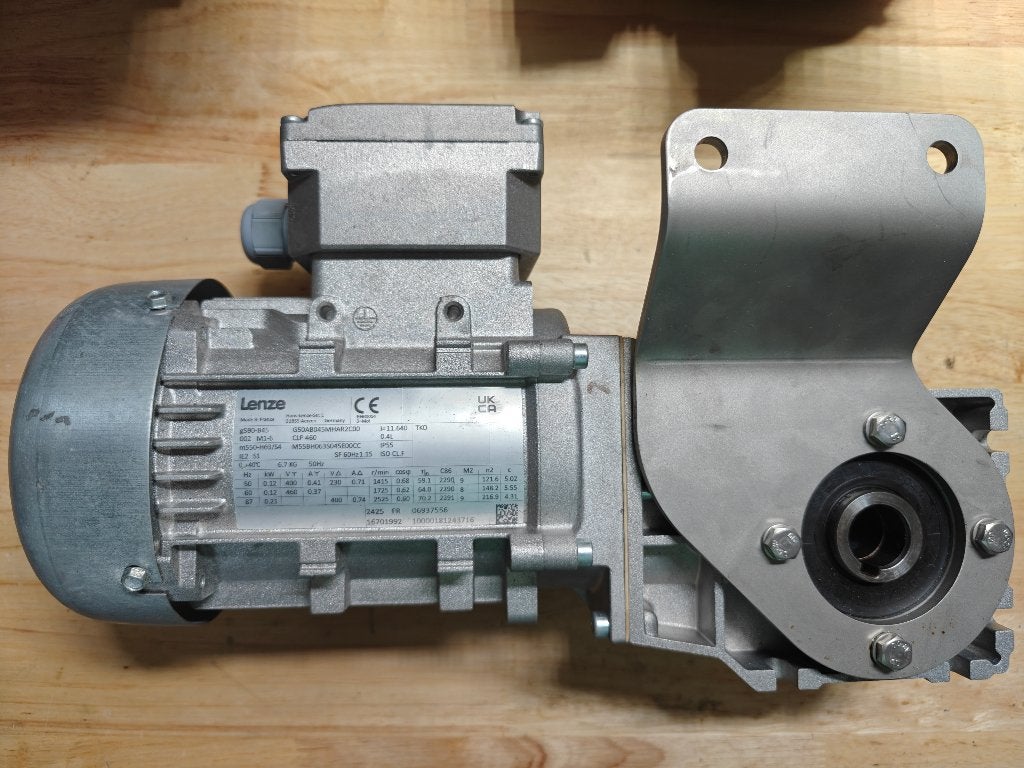 Elektromotoren met reductor Lenze, Ophalen of Verzenden, Zo goed als nieuw, Elektromotor, 1800 rpm of meer