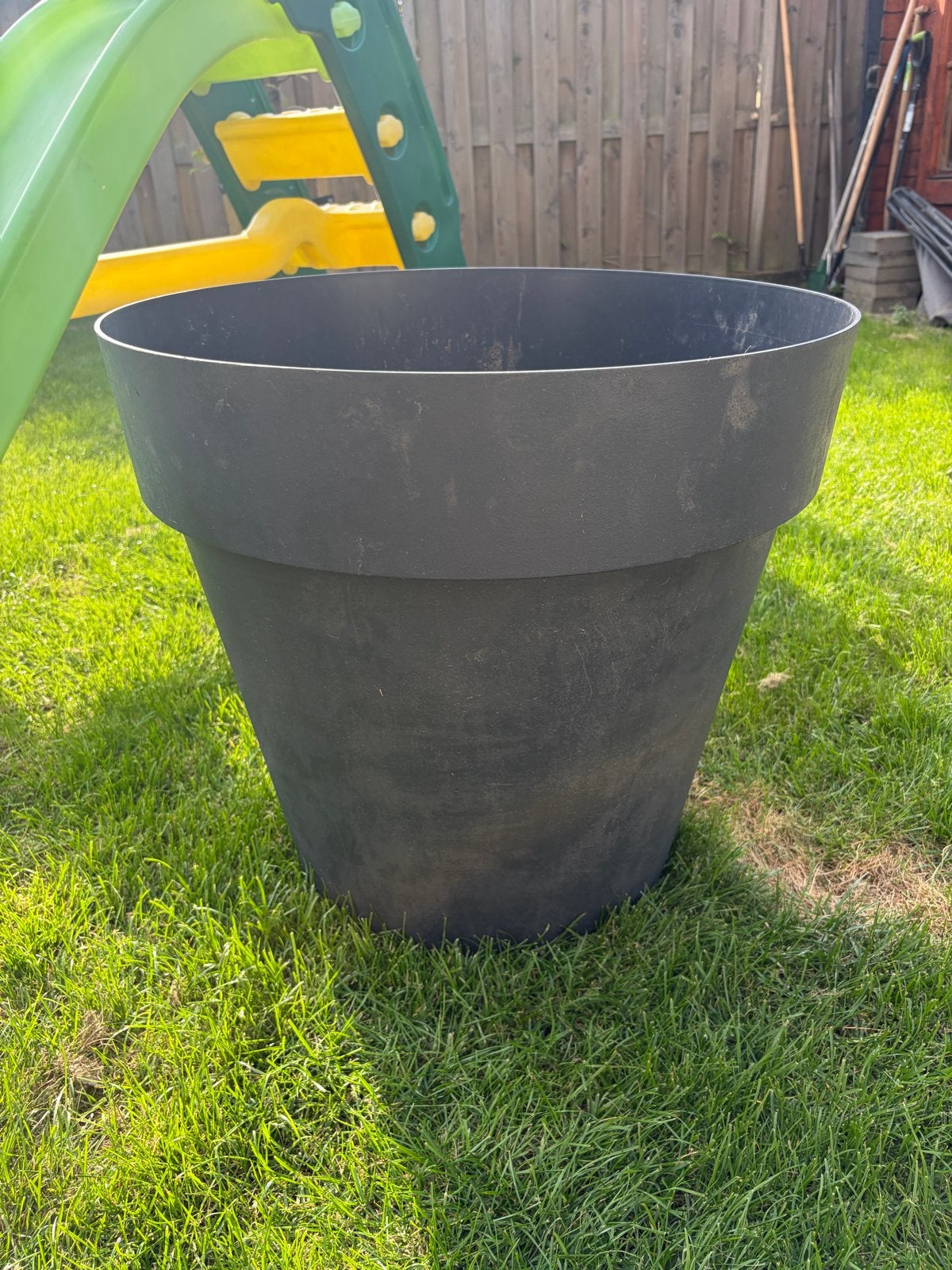 Grote zwarte kunststof bloempot voor binnen en buiten, Tuin en Terras, Kunststof, Gebruikt, 40 cm of meer, Rond