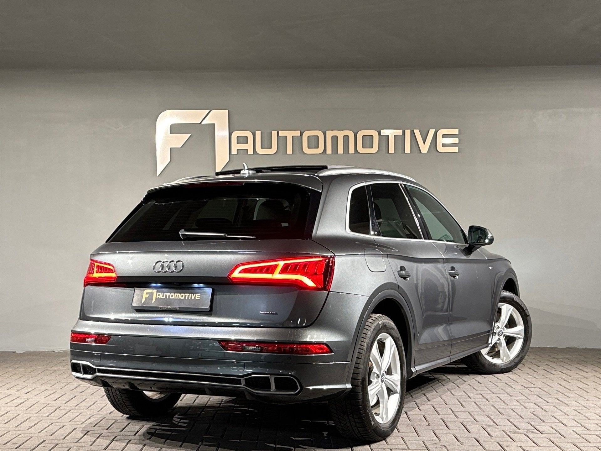 Audi Q5 55 TFSI e quattro Competition Pano|HuD|Massage|Keyle, Automaat, Dealer onderhouden, 4 cilinders, Plug-in hybride