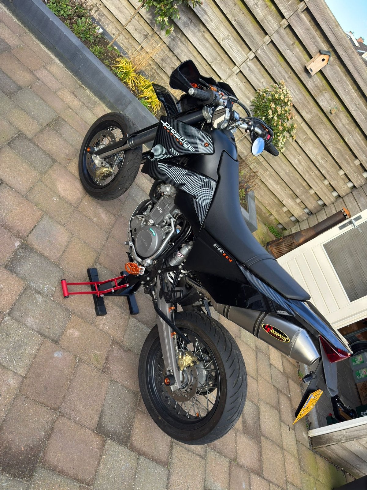 KTM 640 LC4 Prestige supermotard uit 2007, Ophalen
