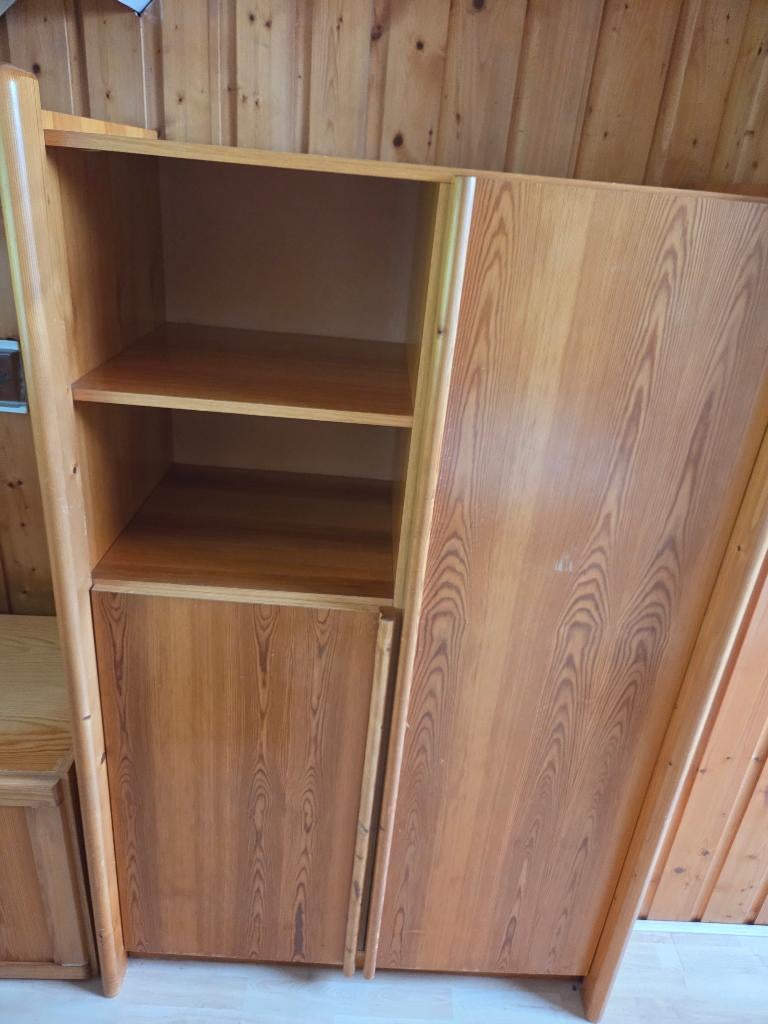 Kast grenen, Ophalen, Met deur(en), Gebruikt, 100 tot 150 cm