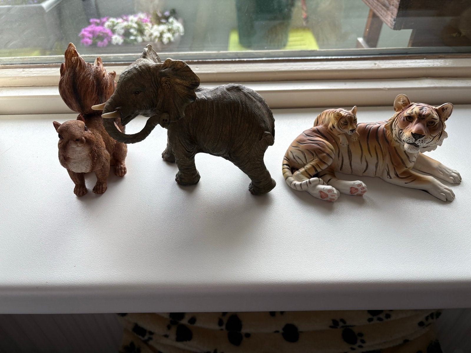 Dierenbeeldjes: Eekhoorn, Tijger met welp, Olifant, Ophalen, Zo goed als nieuw, Wild dier, Beeldje of Figuurtje
