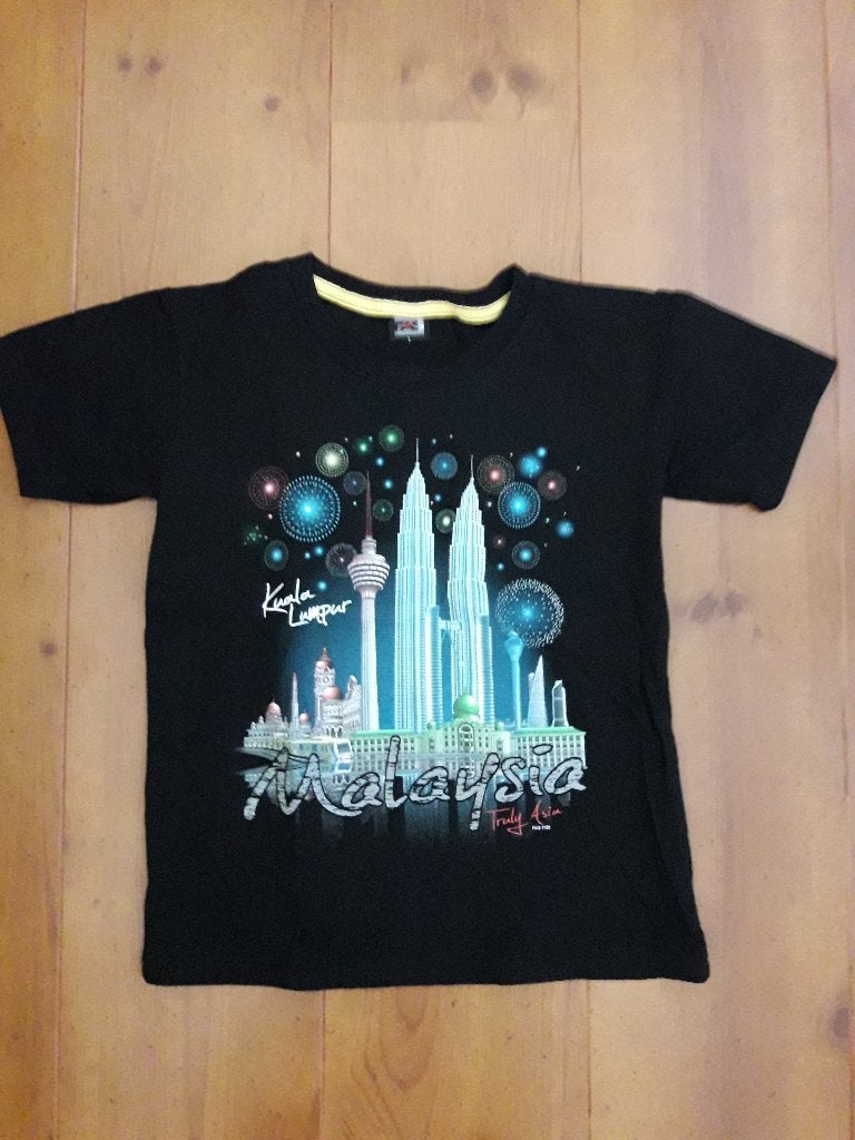 shirt , mt 134 , nieuw , zwart , glow in the dark , Maleisie, Ophalen of Verzenden, Nieuw, Jongen of Meisje, Shirt of Longsleeve