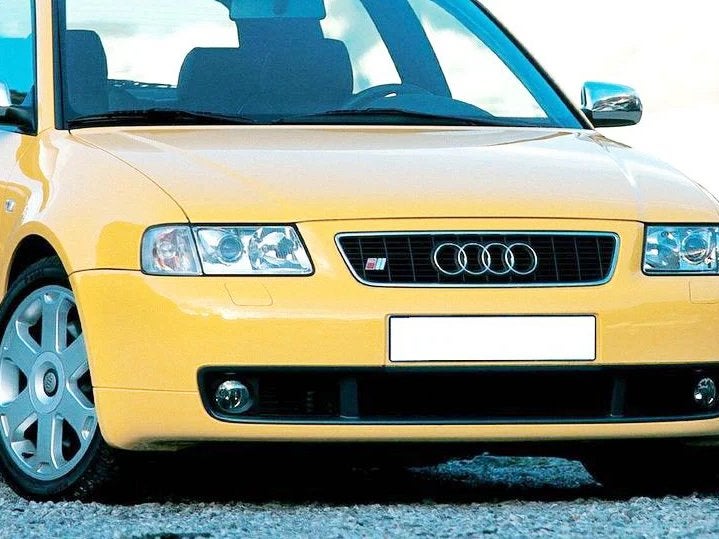 Audi S3 8L Facelift grille onder en voetplaat., Gebruikt, Voor, Bumper, Audi