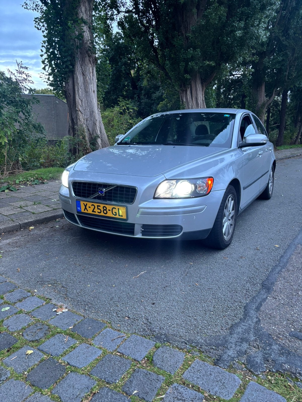 Volvo S40 2.4 I 103KW Geartronic 2007 AUTOMAAT, Auto's, 700 kg, 2435 cc, Grijs, Particulier