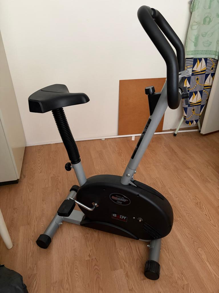 Gratis hometrainer (kastje voor snelheid mist), Sport en Fitness, Fitnessapparatuur, Ophalen, Gebruikt, Metaal, Benen
