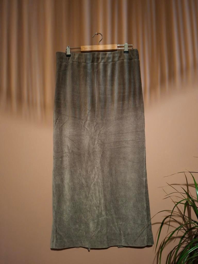 Ribfluwelen midi rok met split - Groen, Kleding | Dames, Rokken, Maat 42/44 (L), Ophalen of Verzenden, Moscow, Zo goed als nieuw