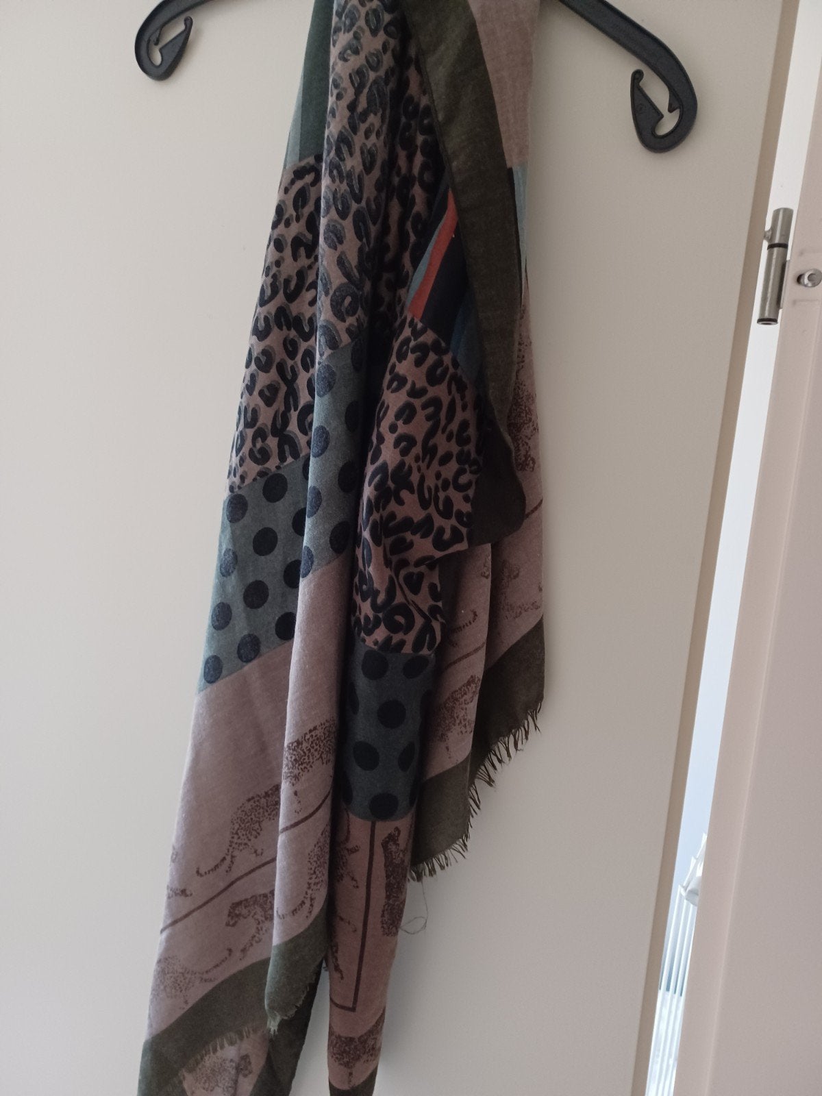 Groot sjaaltje, Kleding | Dames, Mutsen, Sjaals en Handschoenen, Ophalen of Verzenden, Gedragen, Maat 46/48 (XL) of groter, Sjaal